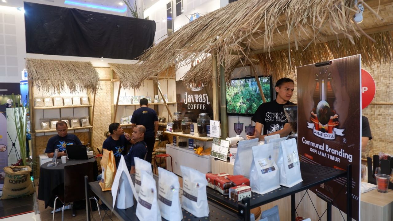 ThumbnailJaveast Coffee Kenalkan Peta Rasa Kopi Jawa Timur di Jatim Fest 2025 Javeast Coffee Kenalkan Peta Rasa Kopi Jawa Timur di Jatim Fest 2025