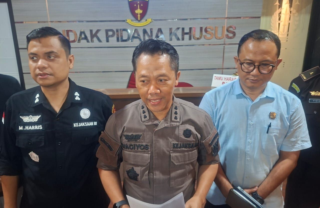 ThumbnailPenyidikan Kasus Korupsi BSPS Sumenep Terus Dikembangkan, Siapa Dibidik? Penyidikan Kasus Korupsi BSPS Sumenep Terus Dikembangkan, Siapa Dibidik?