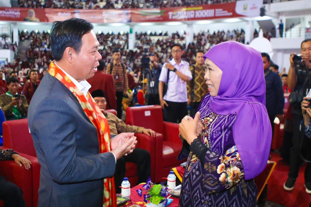 ThumbnailDi Tanwir IMM, Khofifah Pesan Bangun Sinergi Kolektif, Ketua DPD RI Kenalkan Green Democracy Di Tanwir IMM, Khofifah Pesan Bangun Sinergi Kolektif, Ketua DPD RI Kenalkan Green Democracy