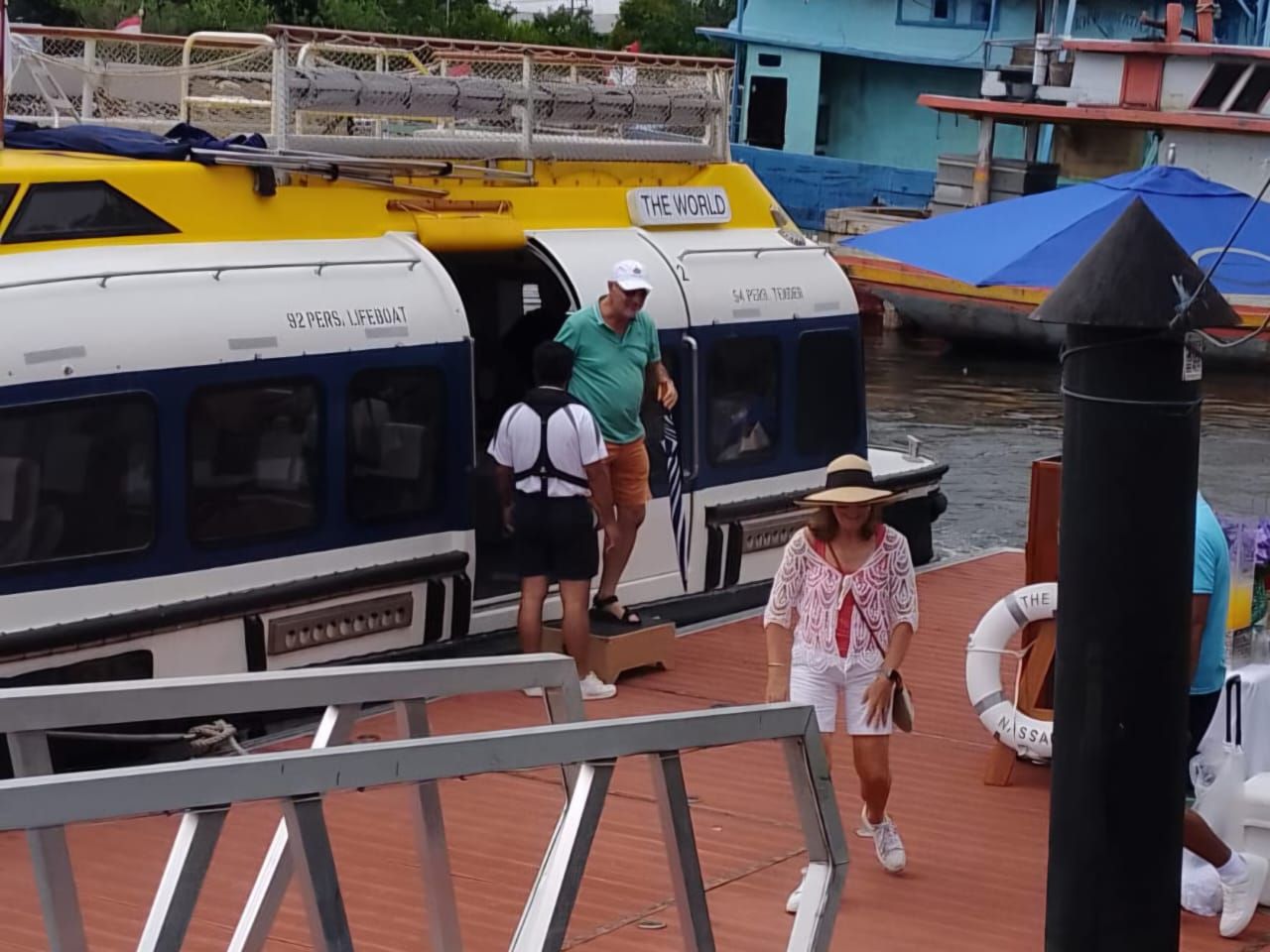Dua Kapal Pesiar Sandar di Pelabuhan Tanjung Tembaga Probolinggo