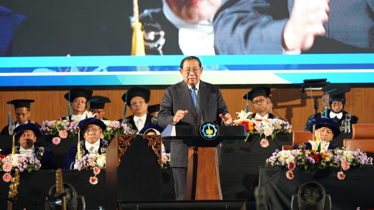 Menerima Penghargaan Tertinggi ITS, SBY Titip Pesan Demokrasi dan Masa Depan Bangsa
