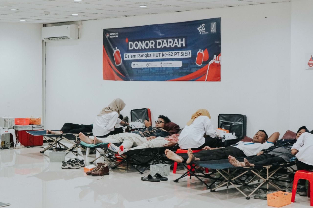 Mengalirkan Kebaikan di HUT ke-52 SIER, Dirut Danareksa Turut Donorkan Darah