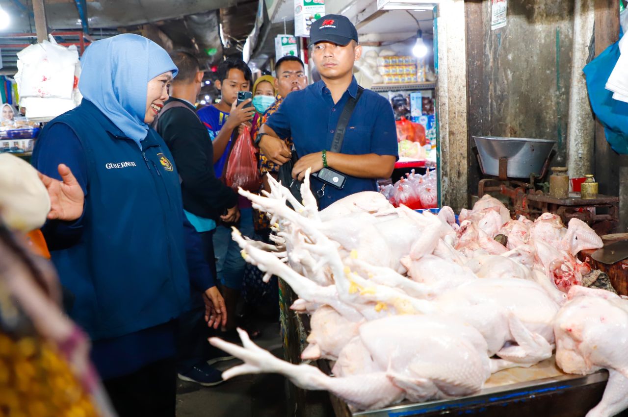 Sidak Pasar Larangan Sidoarjo, Khofifah Cek Harga Kebutuhan Pokok Saat Ramadhan