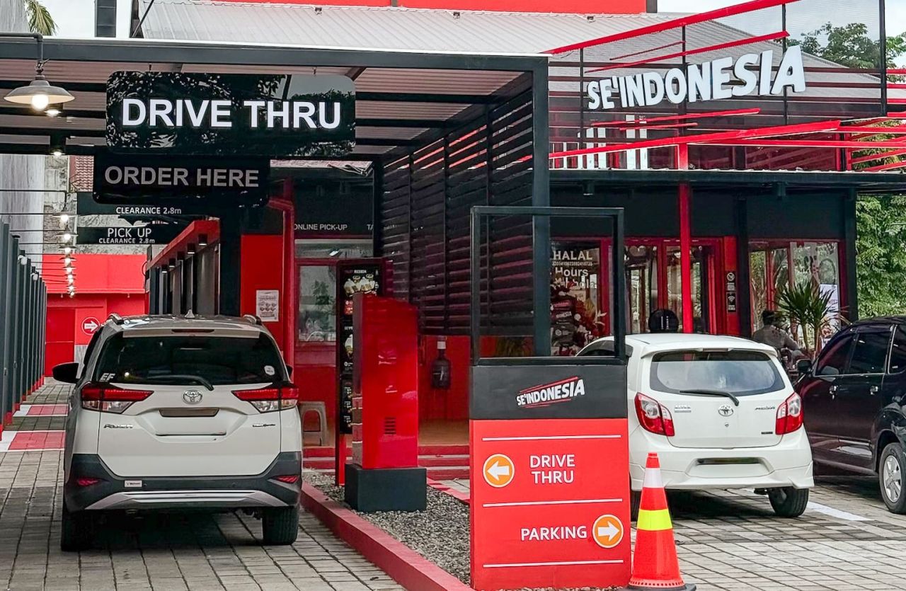 Tak Perlu Turun Mobil, Se’Indonesia Luncurkan Drive-Thru Perdana di Surabaya