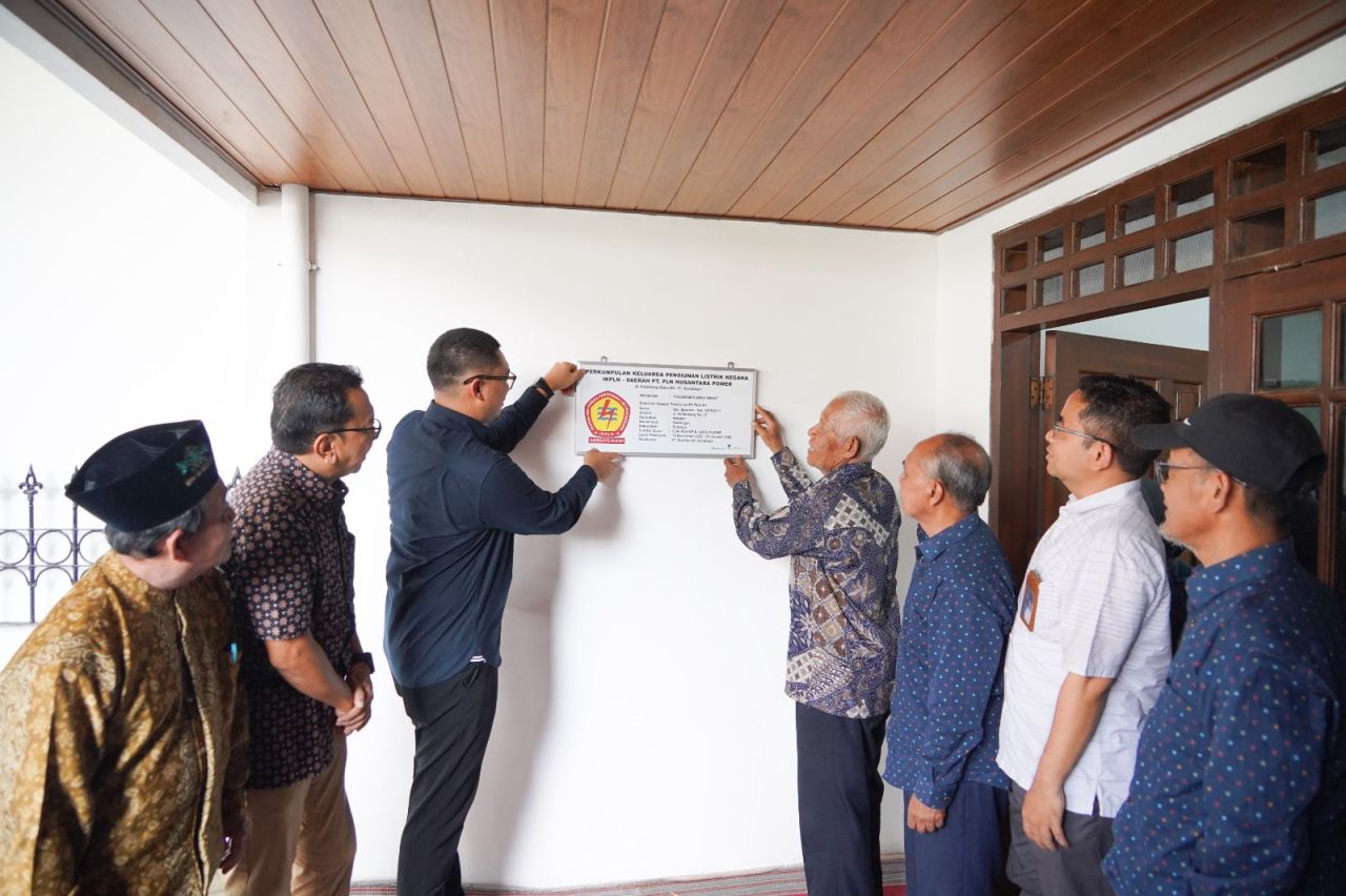 PLN Nusantara Power Ubah Rumah Tak Layak Menjadi Hunian Sehat Untuk Pensiunan