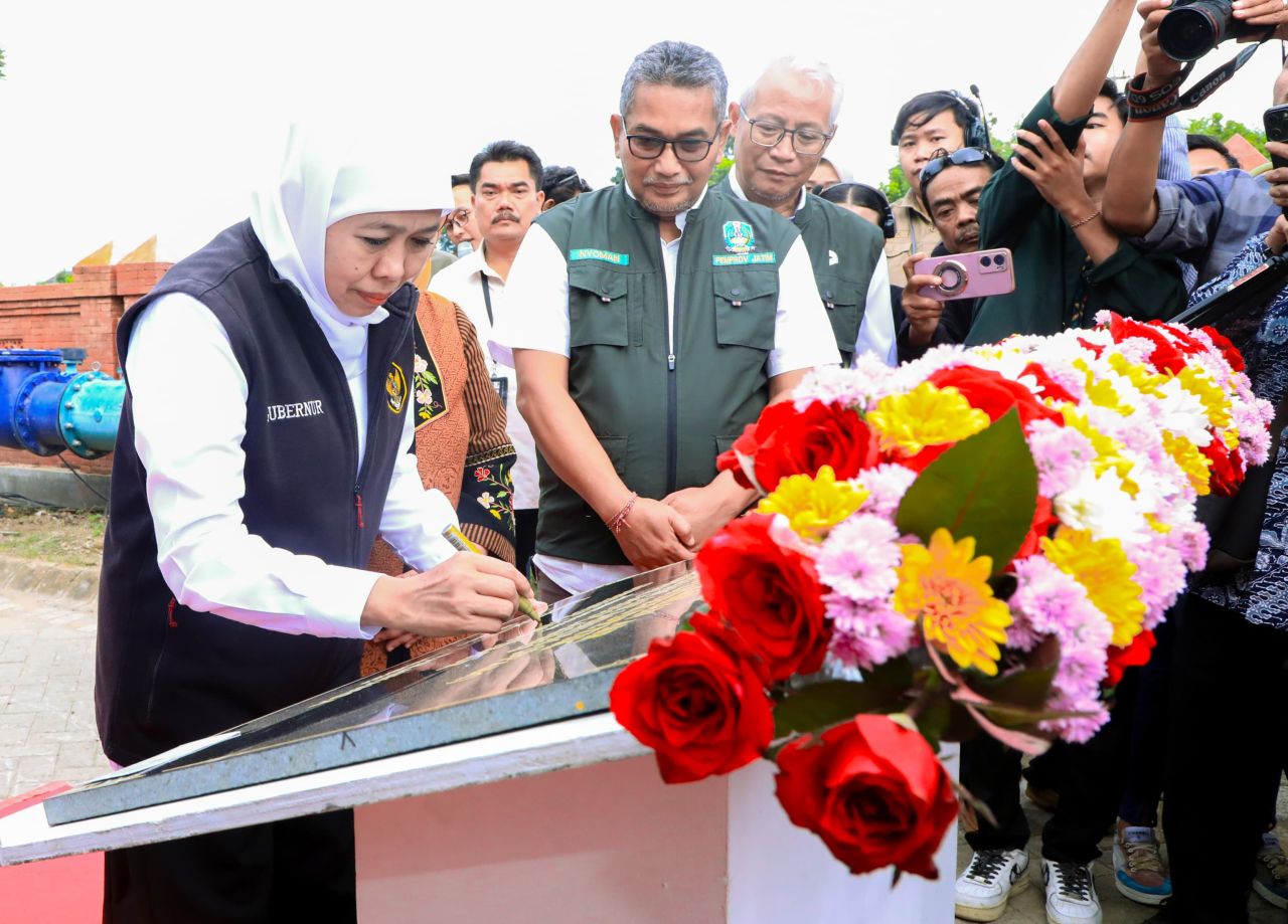 Khofifah Resmikan Instalasi Pengolahan Air SPAM Mojolagres, Kapasitas Eksisting 300 Liter/Detik