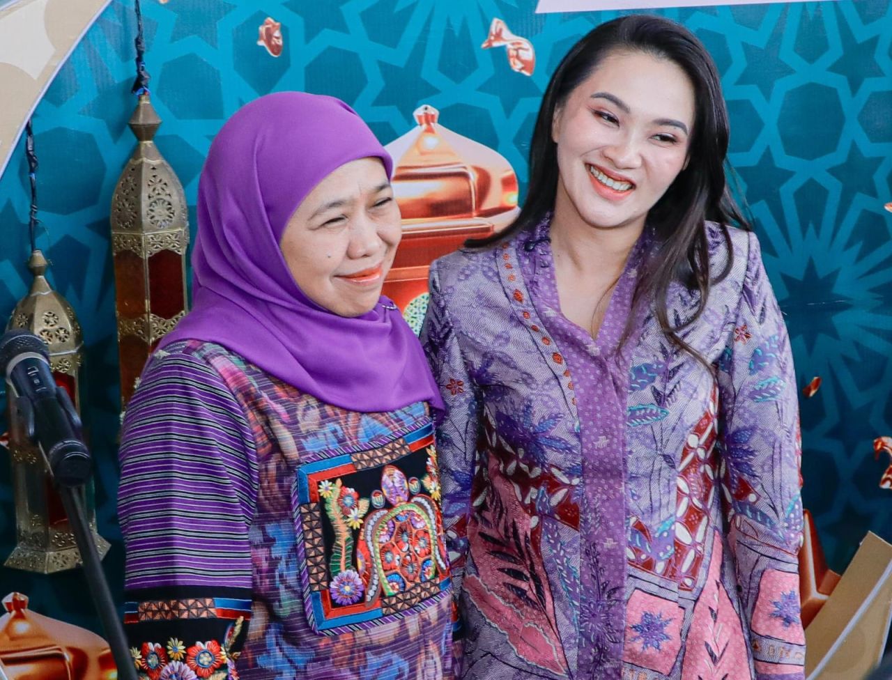 Khofifah dan Sherly Tjoanda Bertemu di Grahadi, Ini yang Dibicarakan