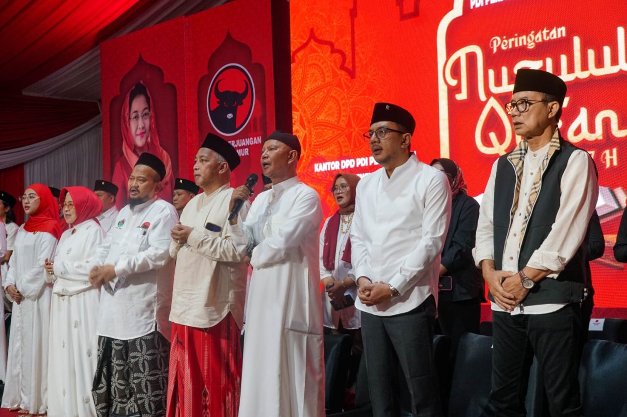 Peringati Nuzulul Quran, PDI-P Jatim Sebar Ratusan Ribu Paket Sembako